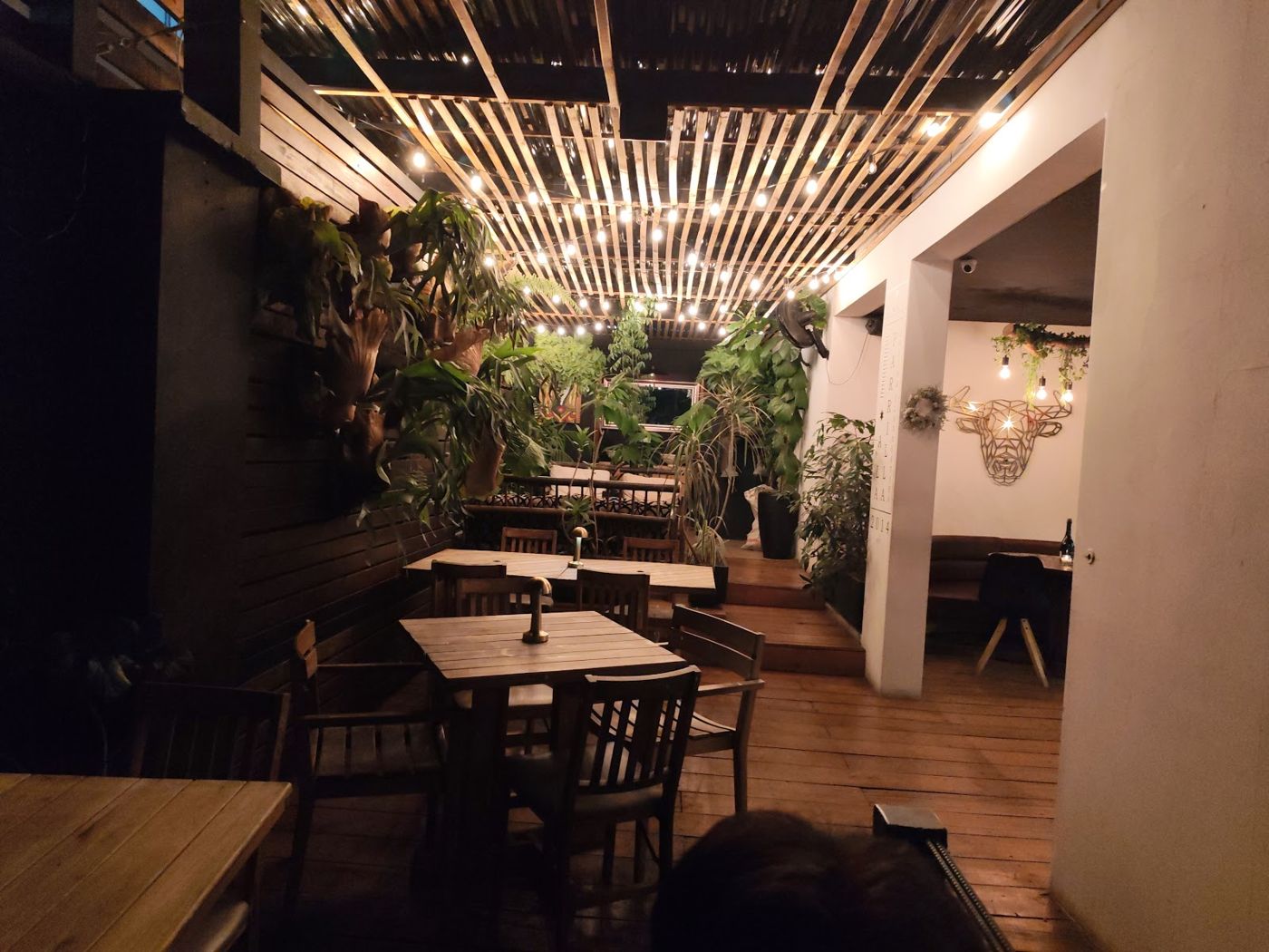 Terraza de noche — A la Parrilla Cocina Clandestina Restaurante Bar