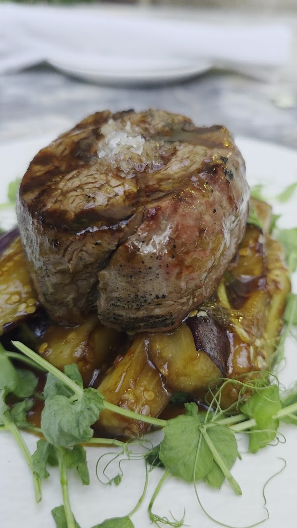 Medallón de carne con costra dorada