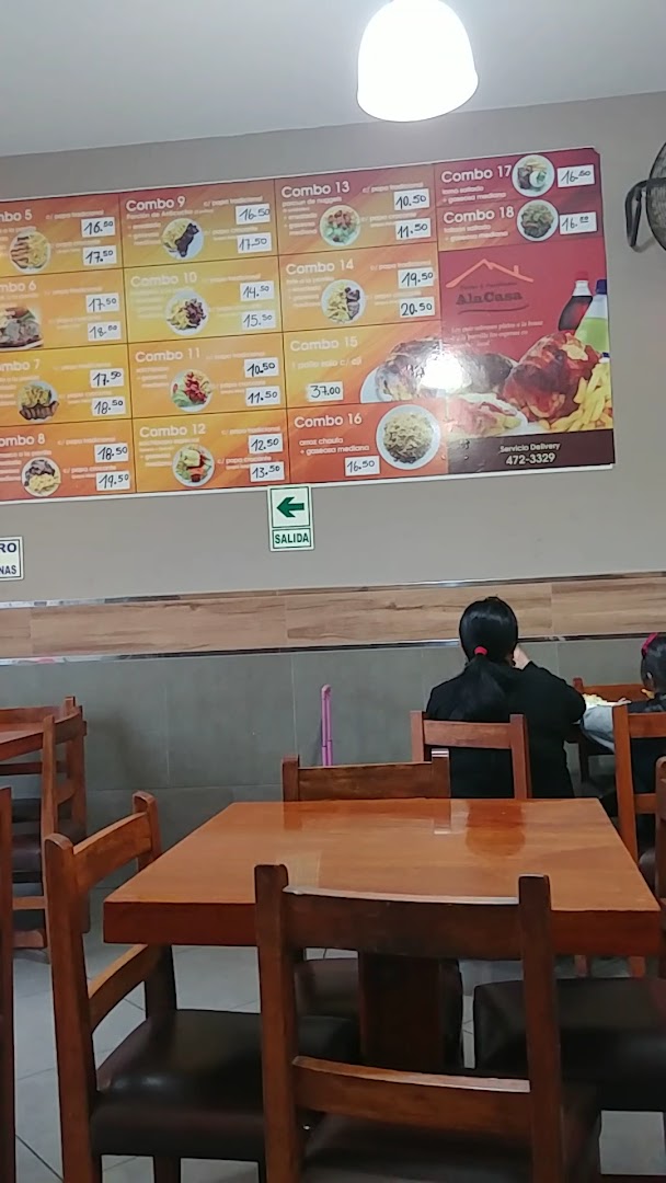 Interior del local — AlaCasa Pollos & Parrillas