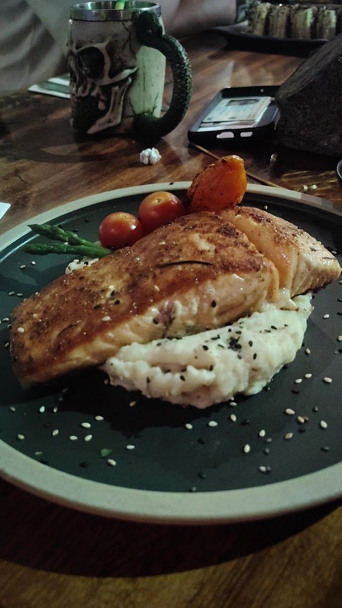 Pescado sobre puré — Amazónica