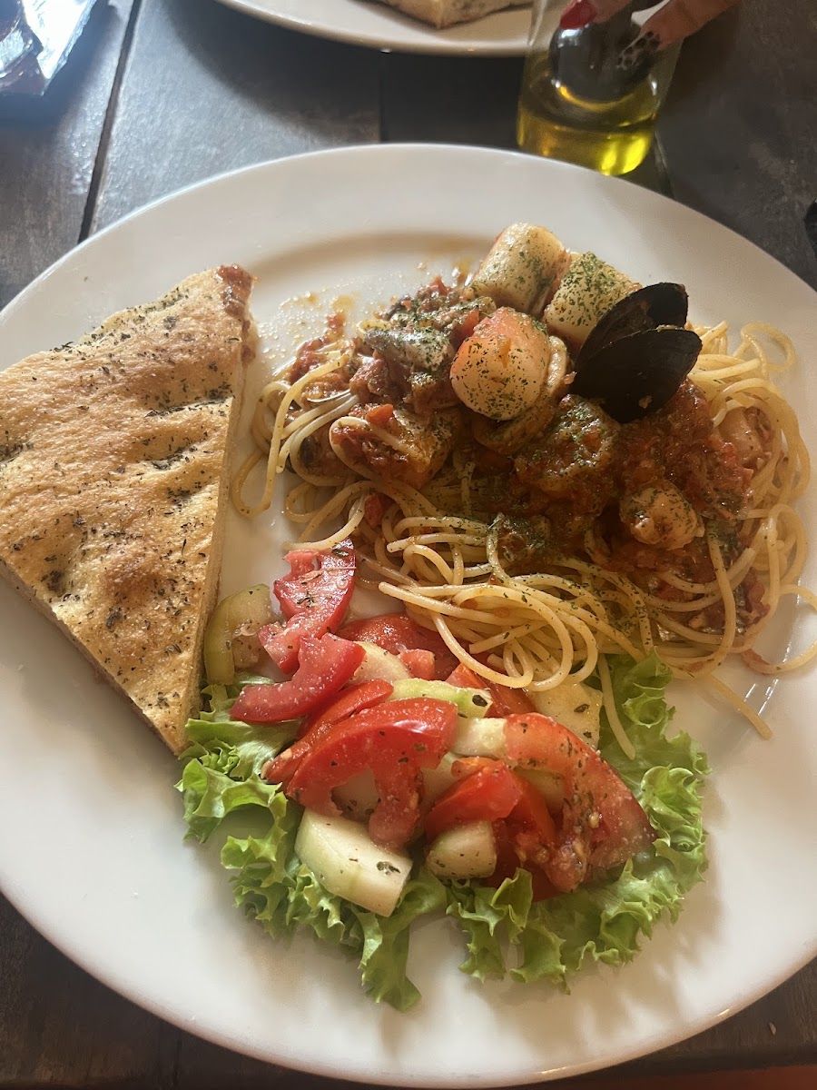 Pasta, focaccia y ensalada — Apprendista Bucaramanga