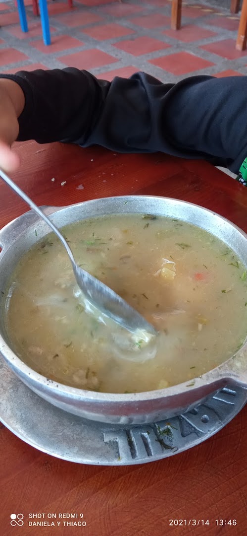 Caldo casero recién servido — ASADERO CHICHARRONERIA CLEWING