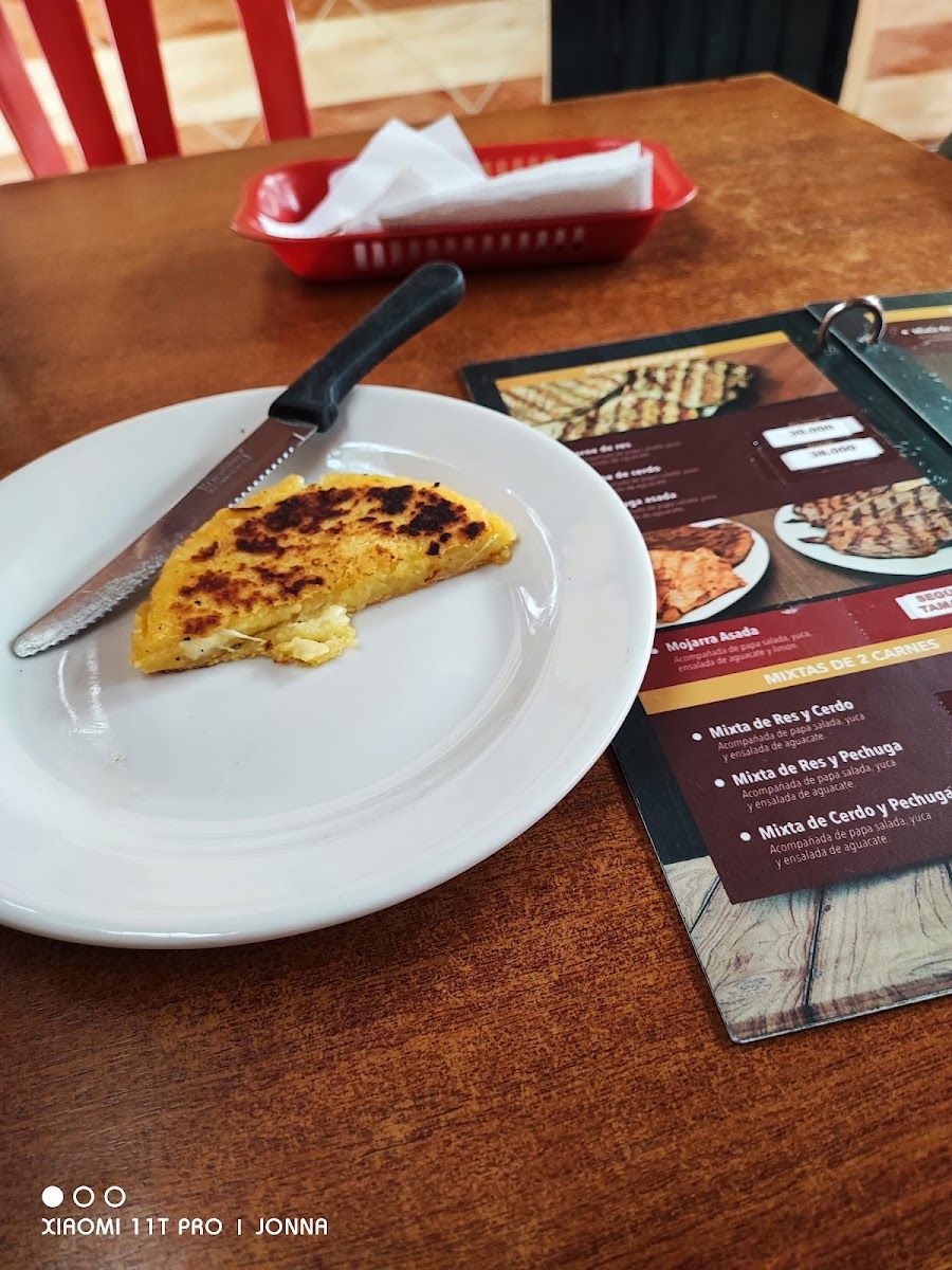 Arepa asada — Asadero De Carnes El Rodeo