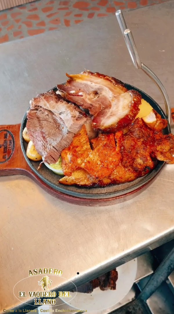 Costilla con plátano maduro — Asadero El Vaquero del Llanoo
