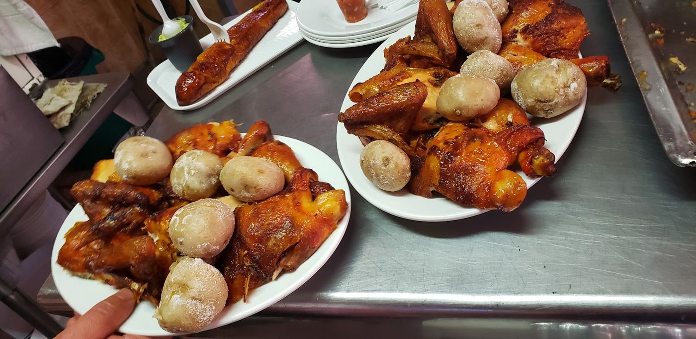 Pollo en presas con papitas — Asadero la 42