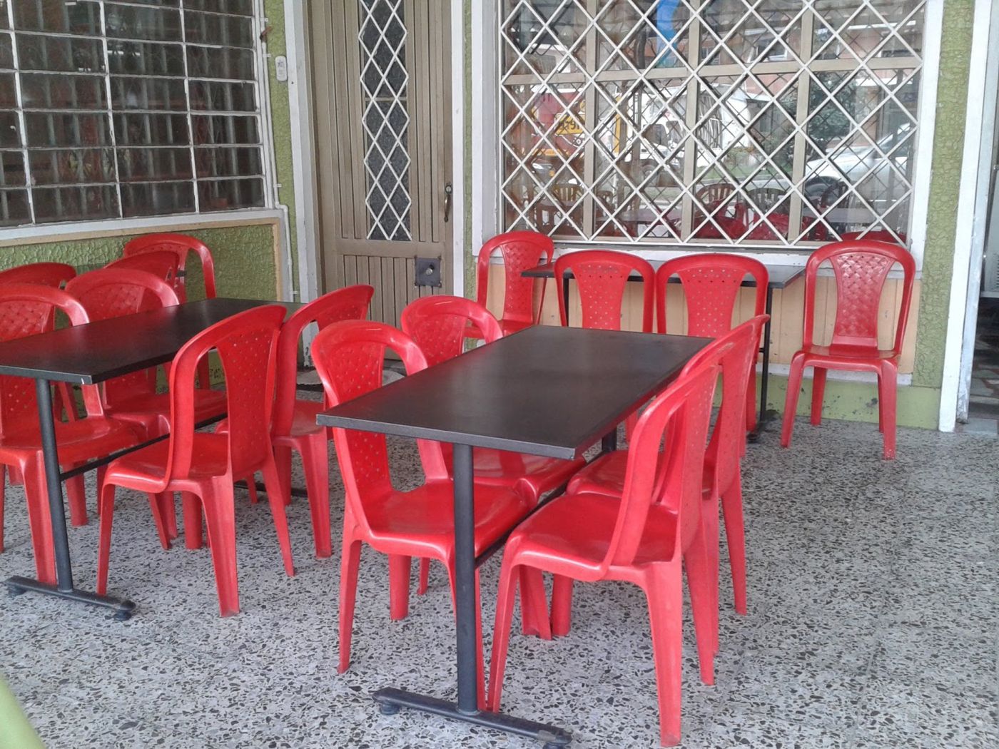 Mesas en el local — Asadero la 42