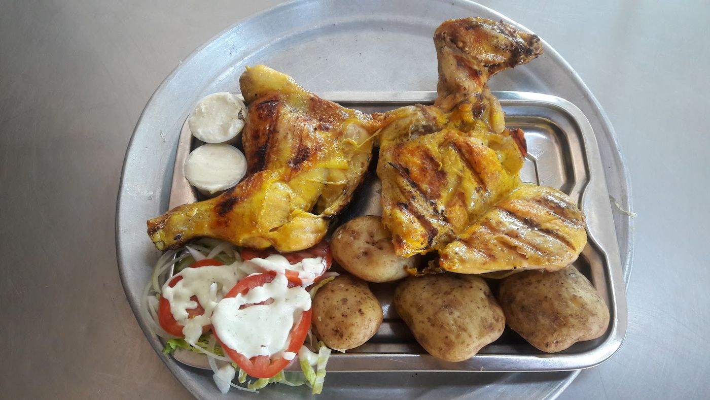 Pollo asado con papas — Asadero La Bendicion