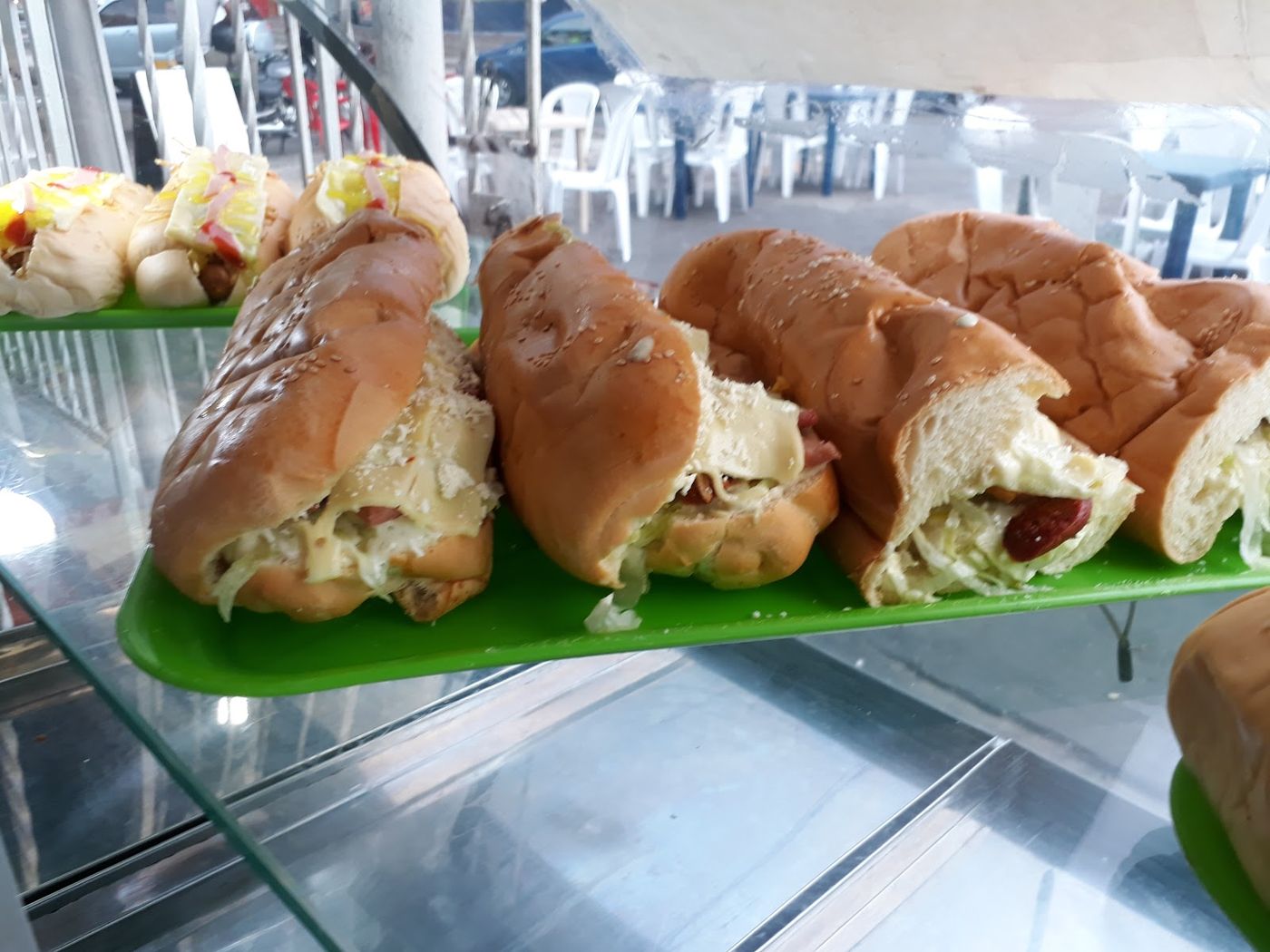 Perros calientes en vitrina — Asadero La Bendicion