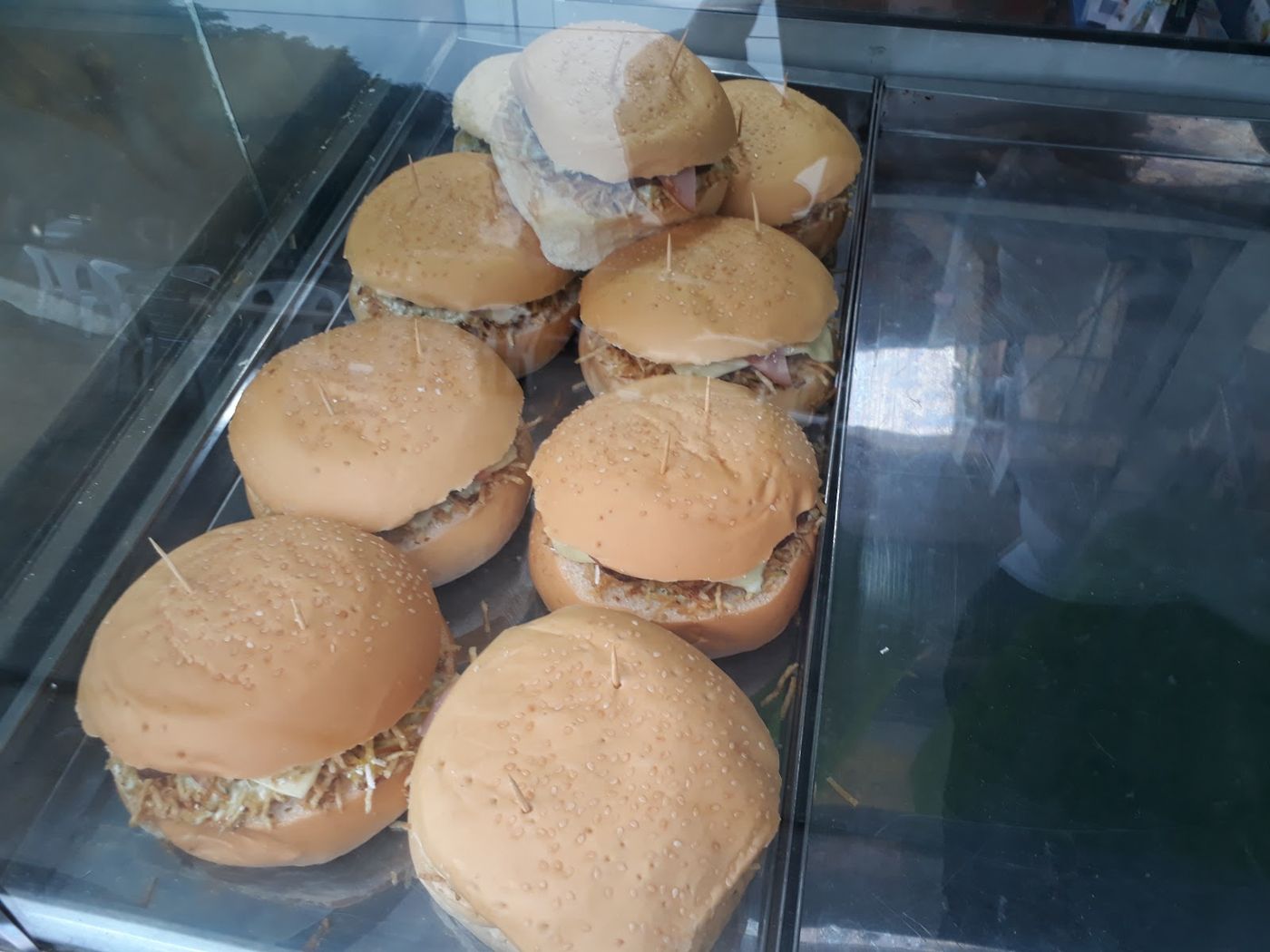 Hamburguesas en vitrina — Asadero La Bendicion