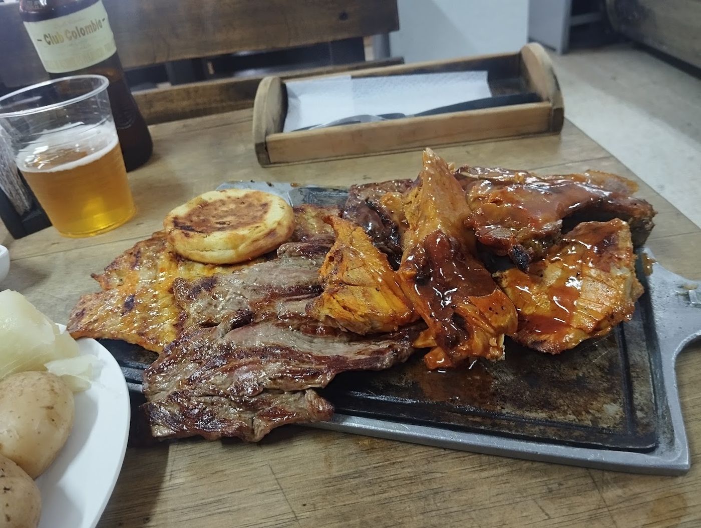 Mix de carnes en tabla — ASADERO LA NOVILLA PARRILLA
