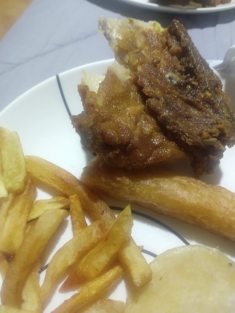 Pollo asado con papas a la francesa