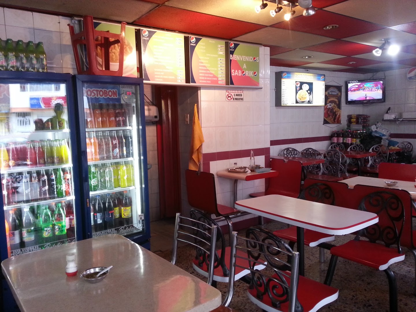 Comedor interior — Asadero Saborico