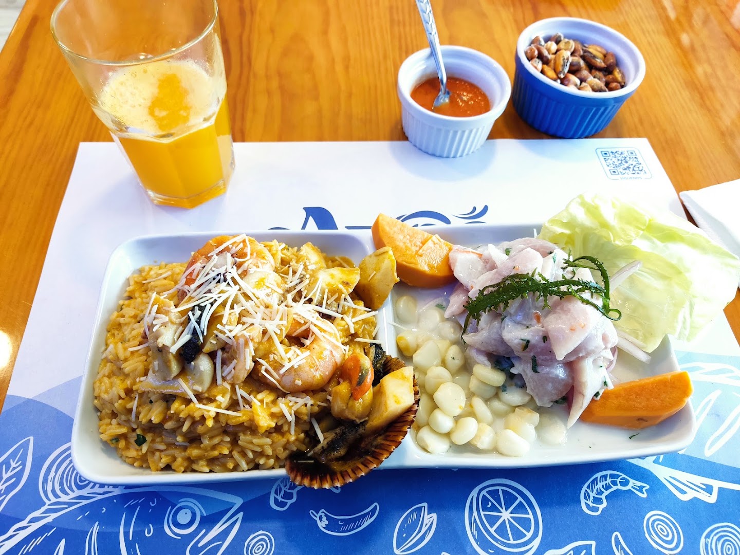 Arroz con mariscos en Ayné Cevichería