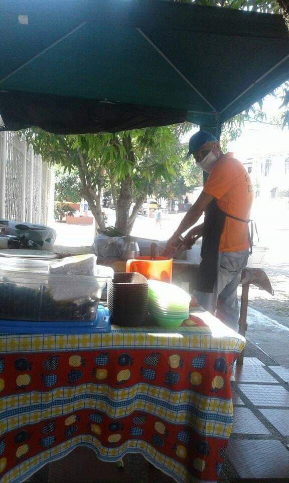 Asador al aire libre — Bajo El Palo E' Mango