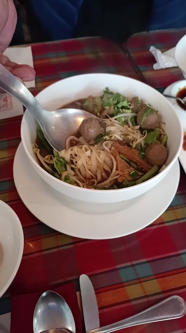 Sopa con fideos y hierbas — Bangkok Thai Restaurant