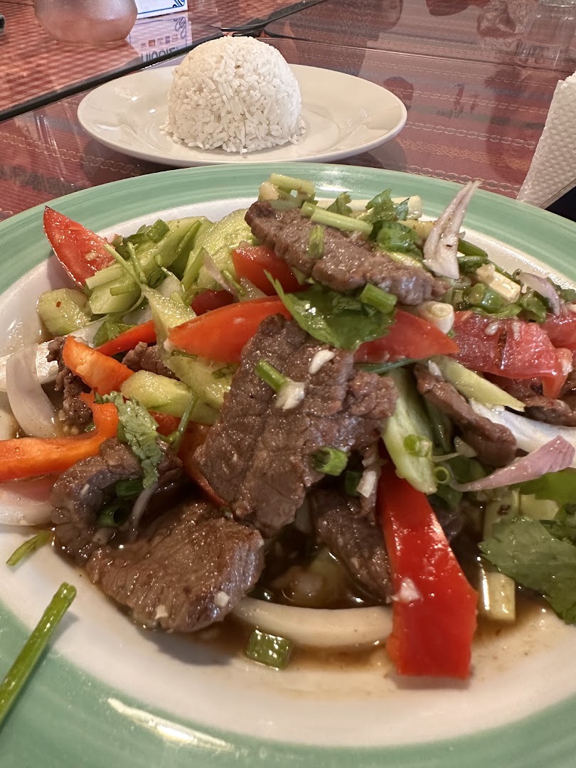 Ensalada con carne y vegetales — Bangkok Thai Restaurant