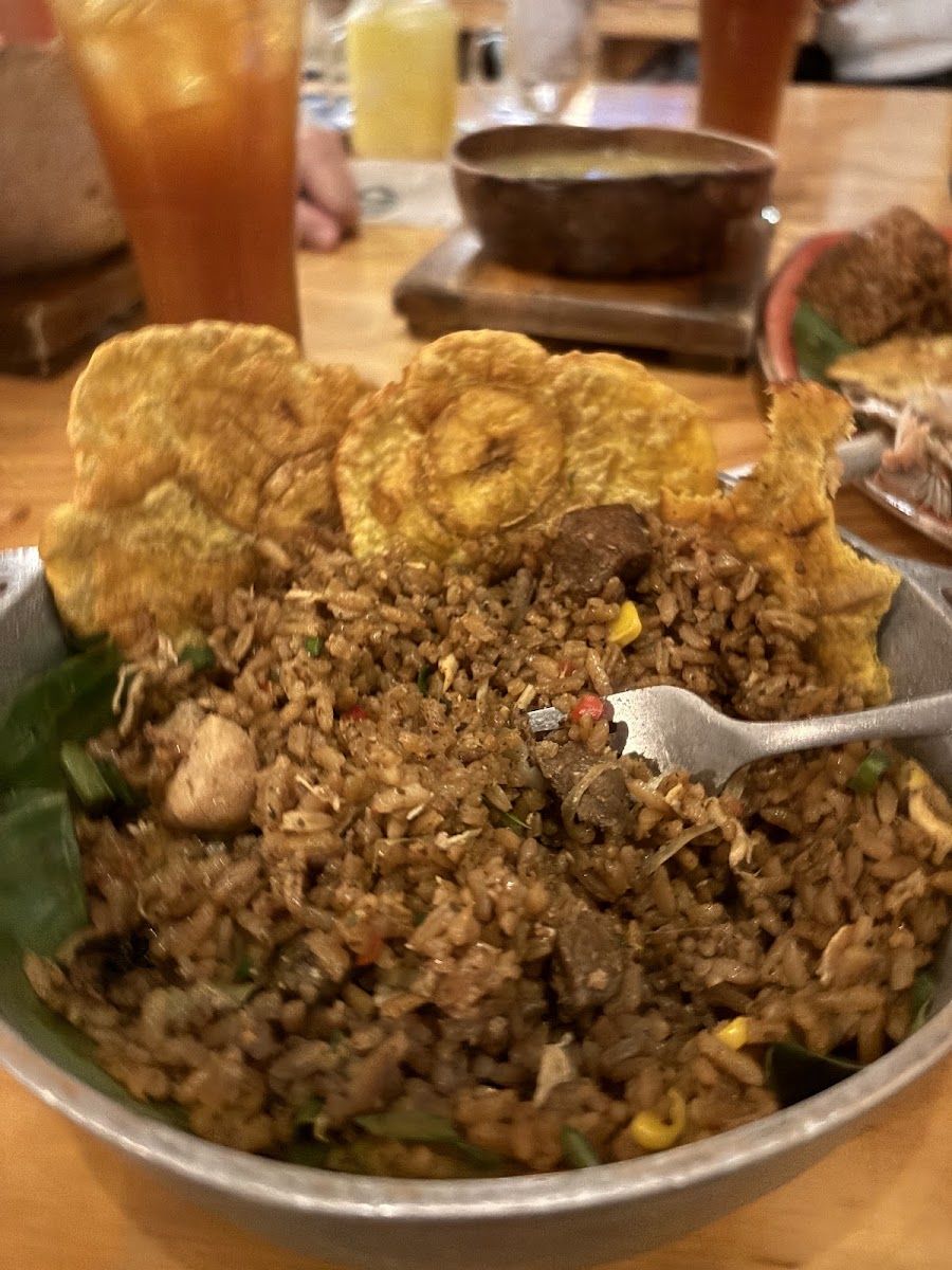 Arroz con patacones — Barrio Abajo Totumas y Parrilla