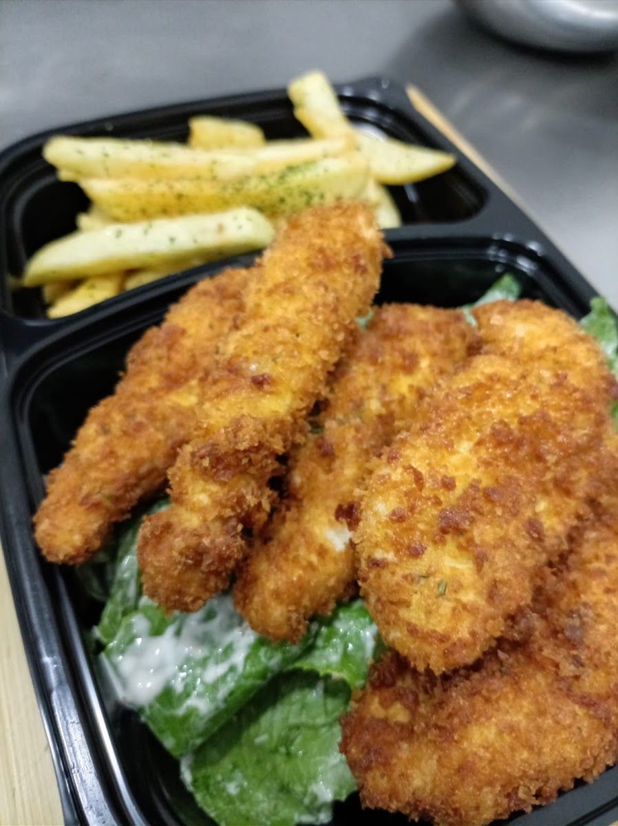 Pollo apanado con papas — Bendito Sazon