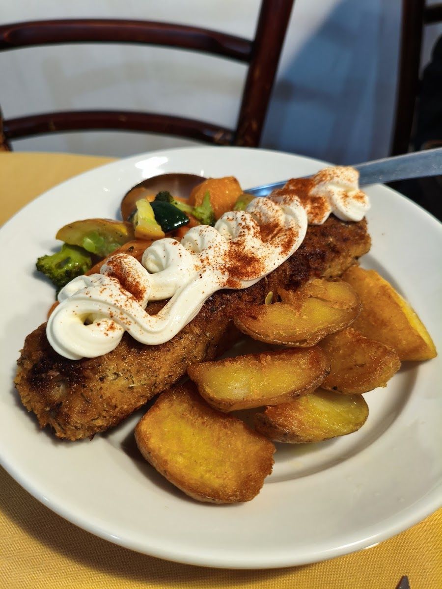 Carne apanada con papas — Beograd-Belgrado Restaurante Serbio