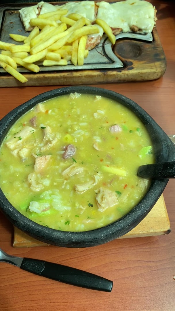 Sancocho en olla de barro — C&S Cocina Colombiana