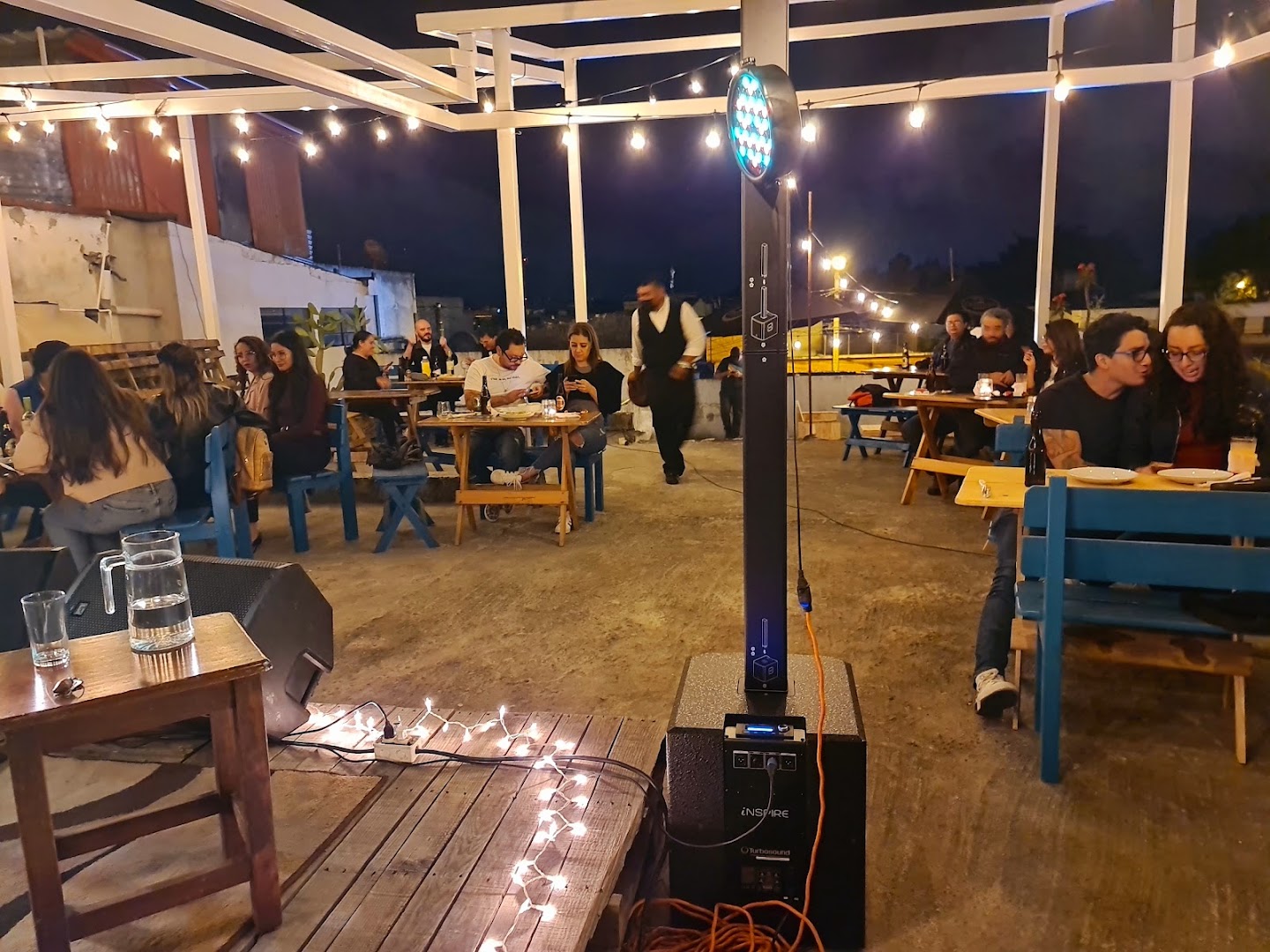 Terraza con comensales — Carpe Diem Restaurante & Café