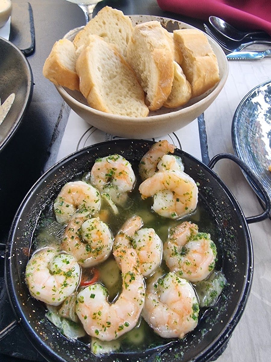 Camarones al ajillo en Casa Ibérica