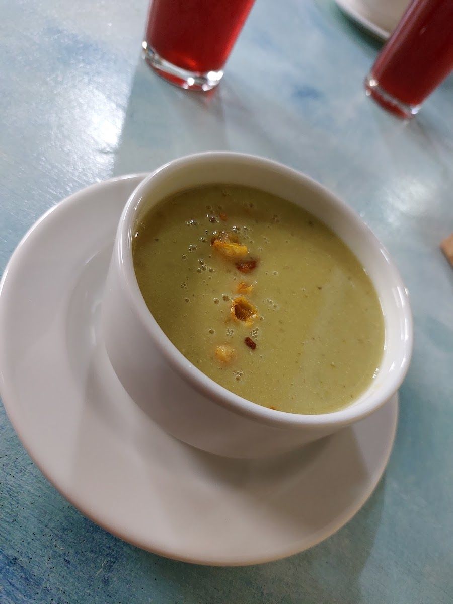 Crema servida en taza — Casa Jharikanda