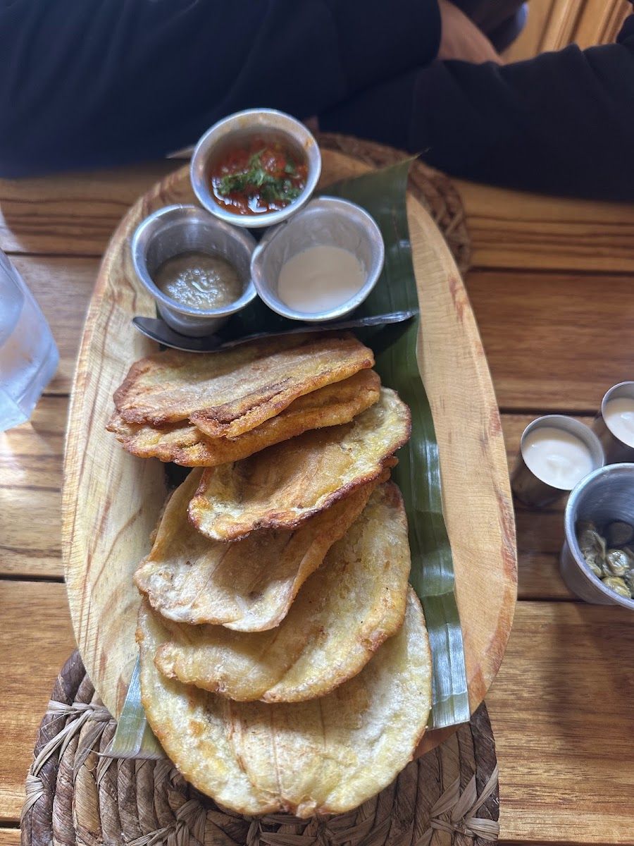 Fritos con salsas — Casa Mamá Luz