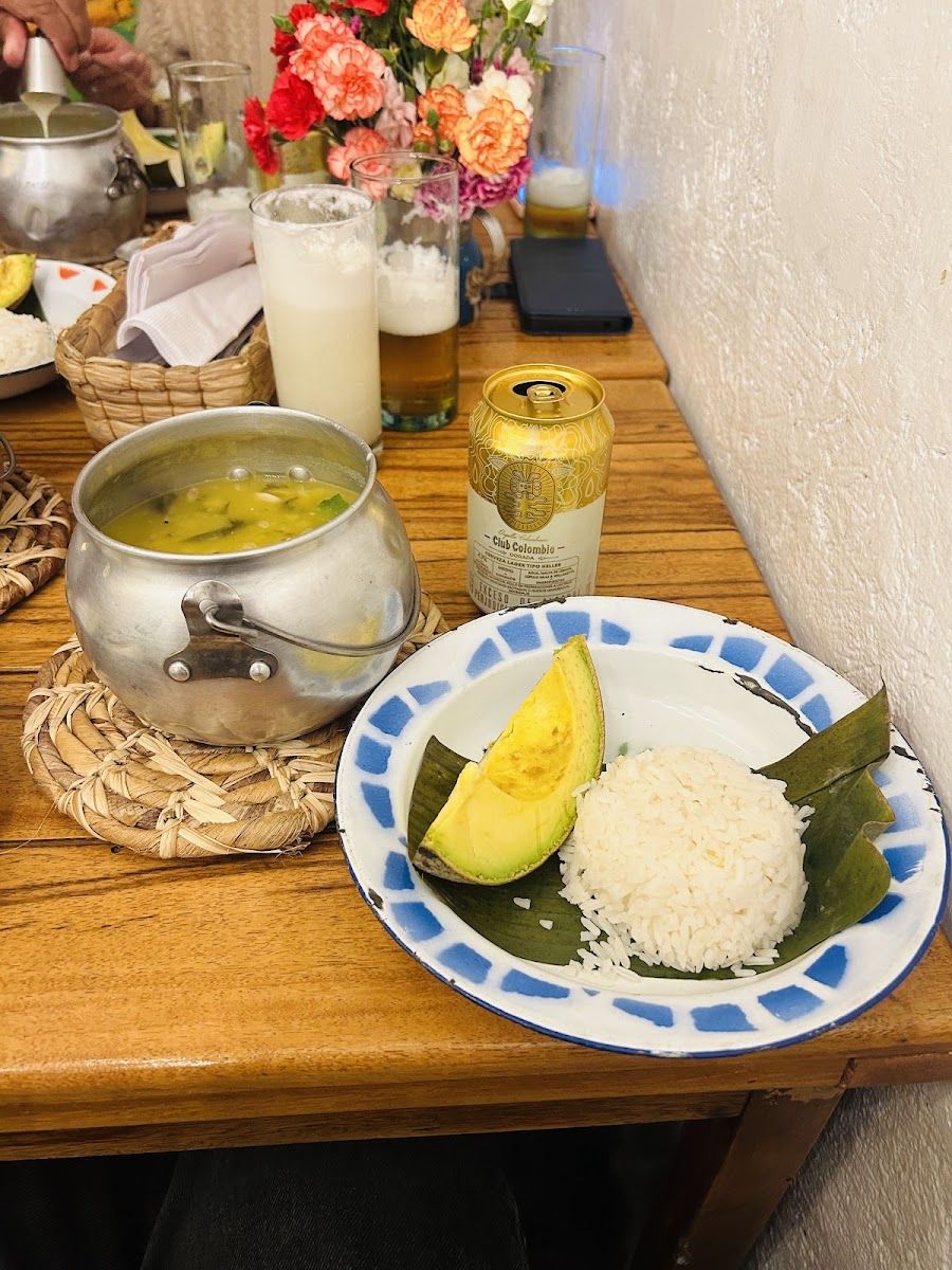 Sopa, arroz y aguacate — Casa Mamá Luz