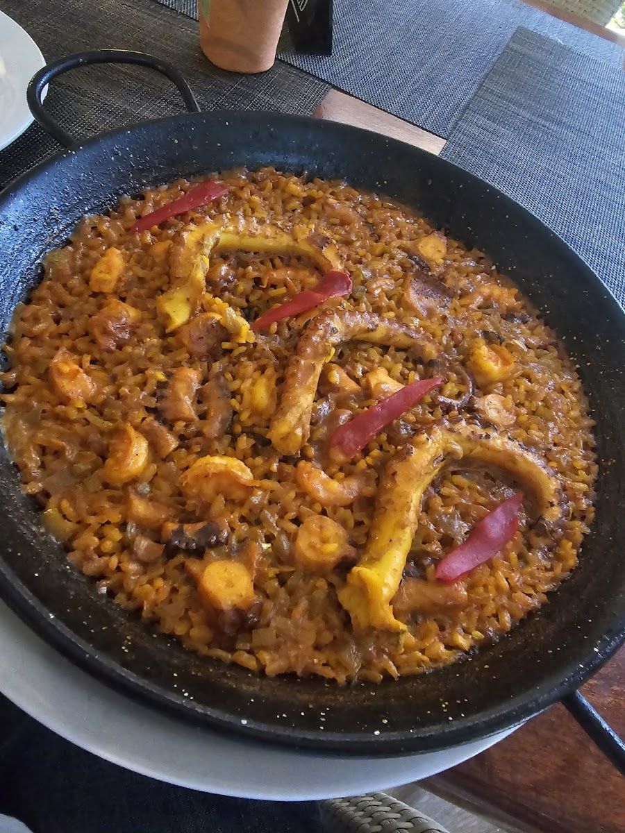 Paella con calamar — Casa Mencía