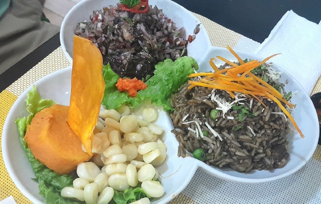 Arroz y mariscos para compartir — Cev. Muelle Dorado y sus Conchas Negras