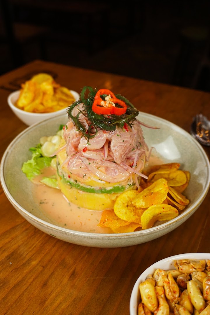 Ceviche con chifles — Cevichería Chico Perico