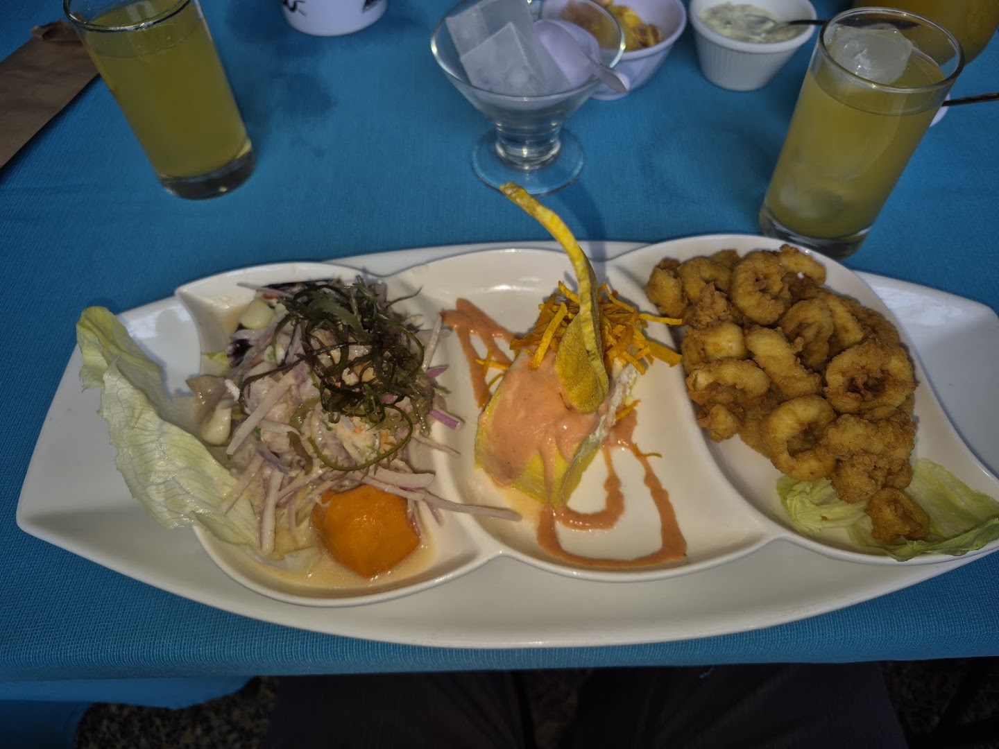 Trío de entradas marinas — Cevichería Puerto Nuevo