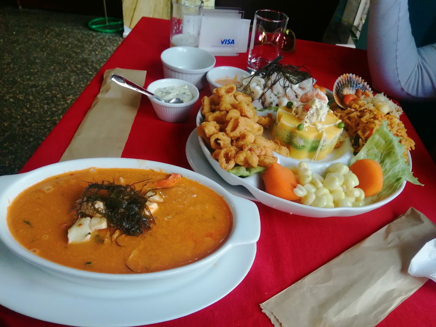 Sopa y trío de ceviches — Cevichería Puerto Nuevo