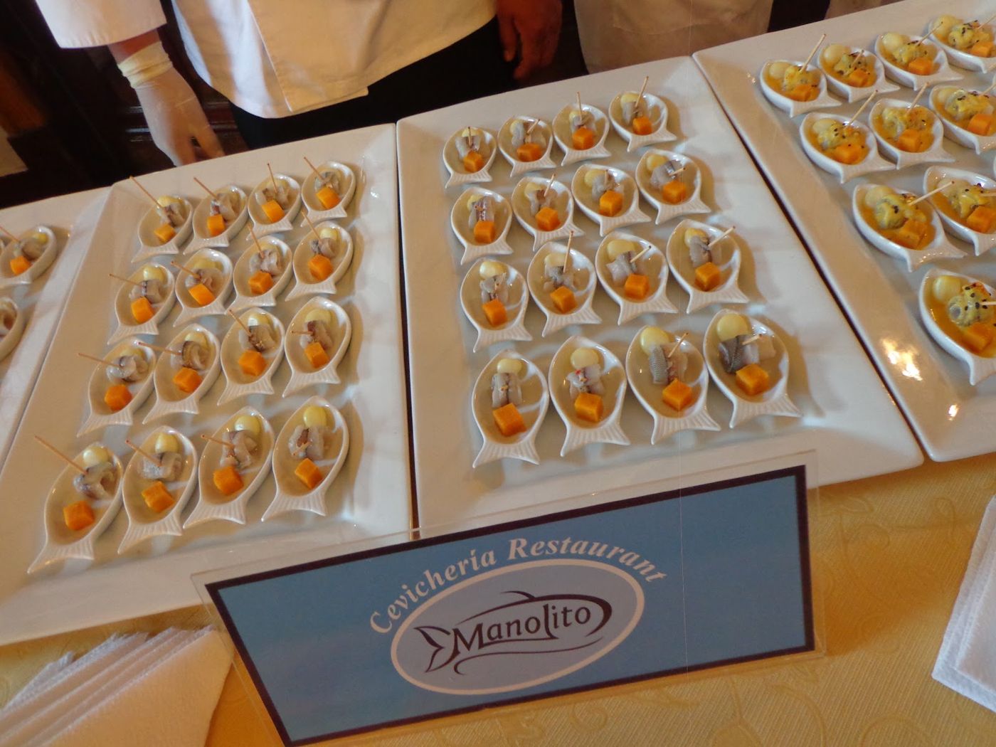 Bocaditos en cucharas — Cevichería Restaurant Manolito