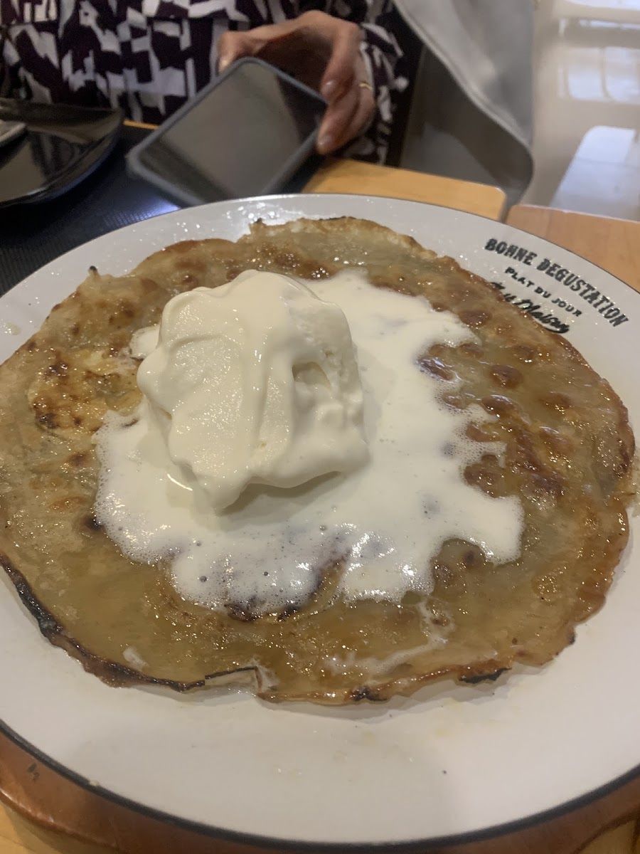 Crepe con helado — Charrua’s Parrilla