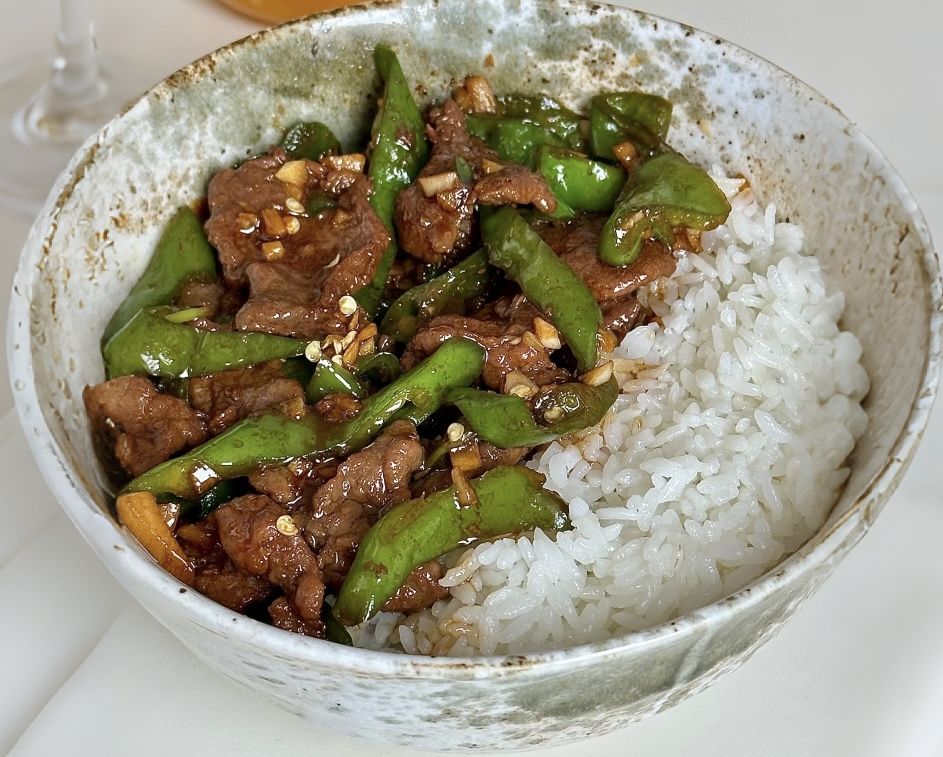 Carne con pimientos y arroz — CHIFA ASIA