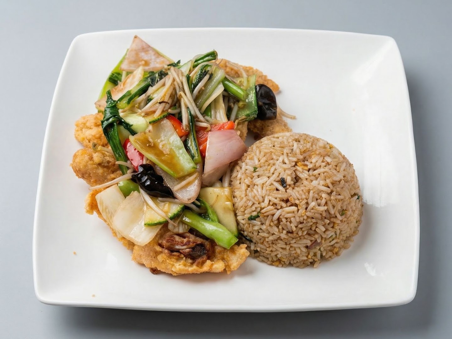 Arroz chaufa con carne y verduras