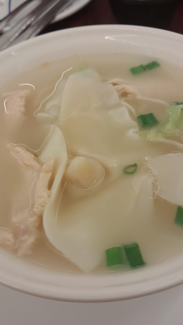 Sopa wantan con fideos — Chifa buena cosecha
