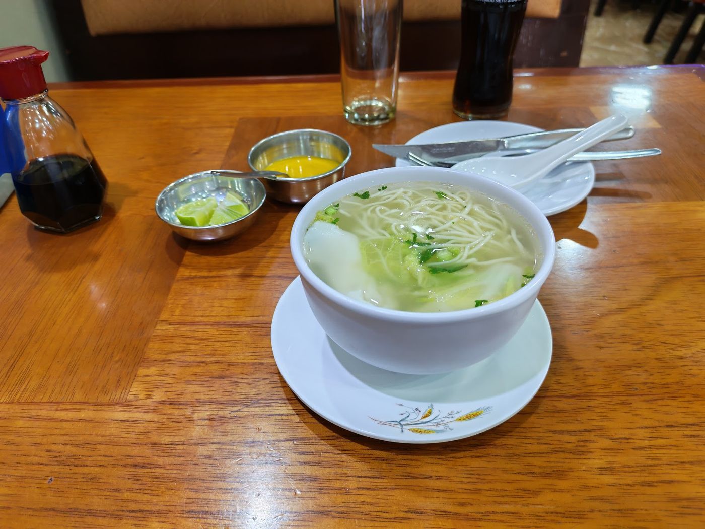 Sopa wantan — chifa chino Lin