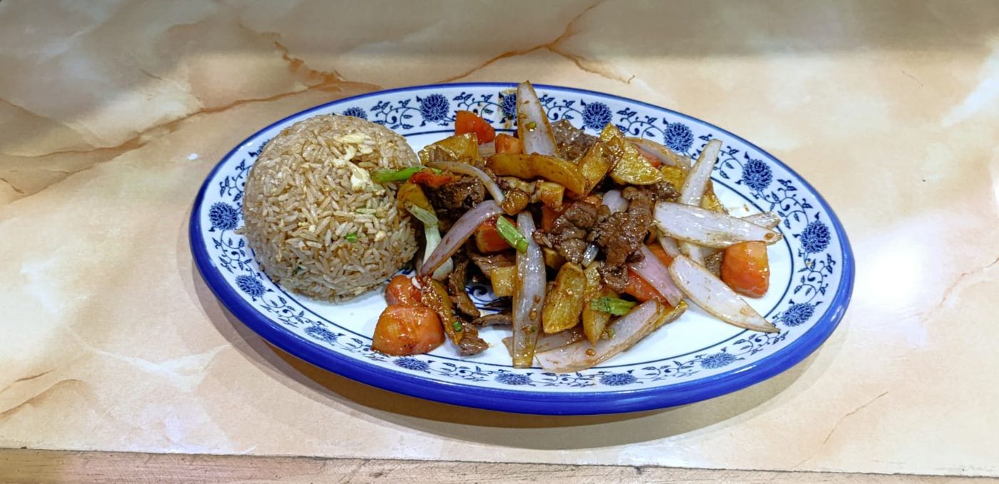 Carne saltada con chaufa — chifa chino Lin
