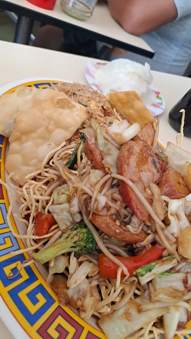 Tallarín saltado con mariscos