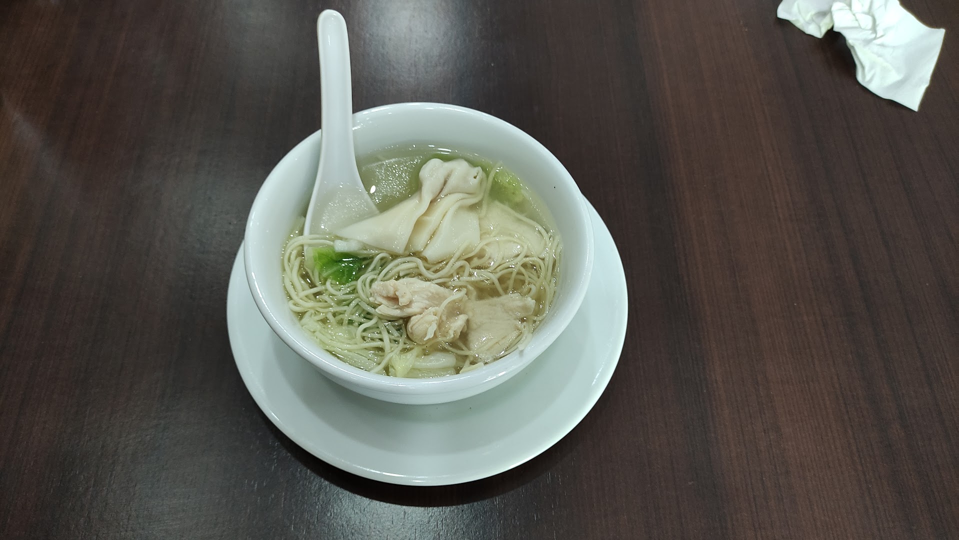 Sopa wantán en Chifa Hong Wang