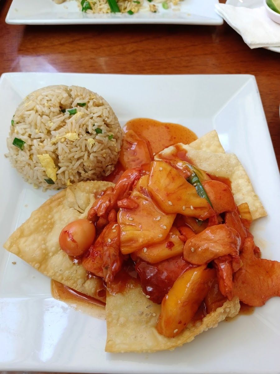 Agridulce con chaufa — Chifa Hong Yi