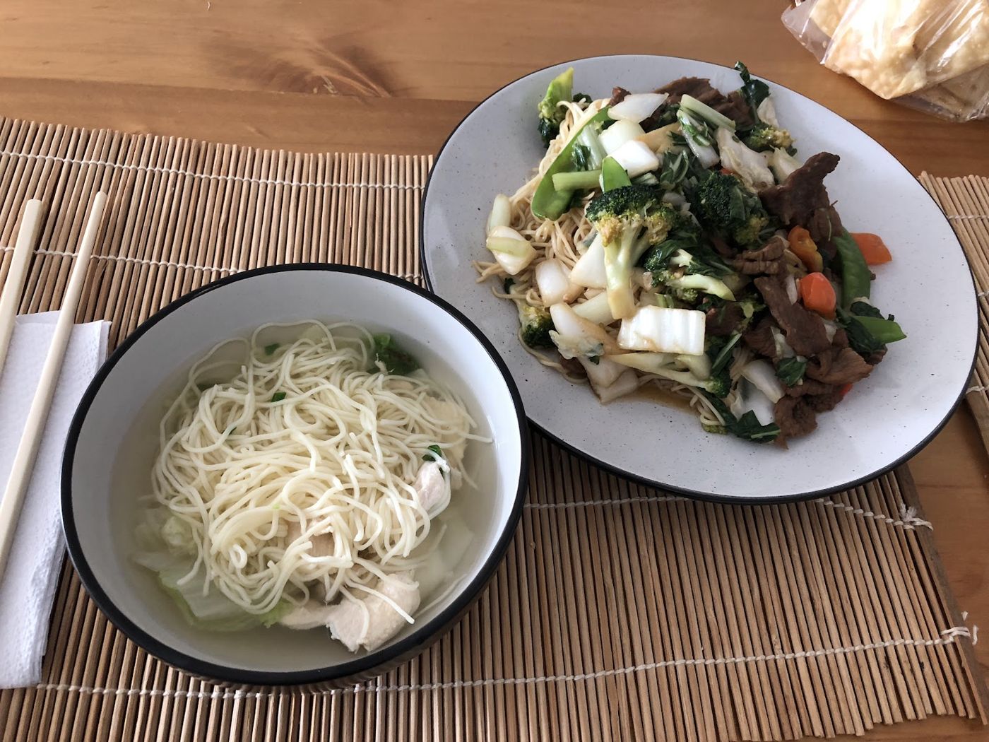 Sopa de fideos y salteado — Chifa Kam Fú