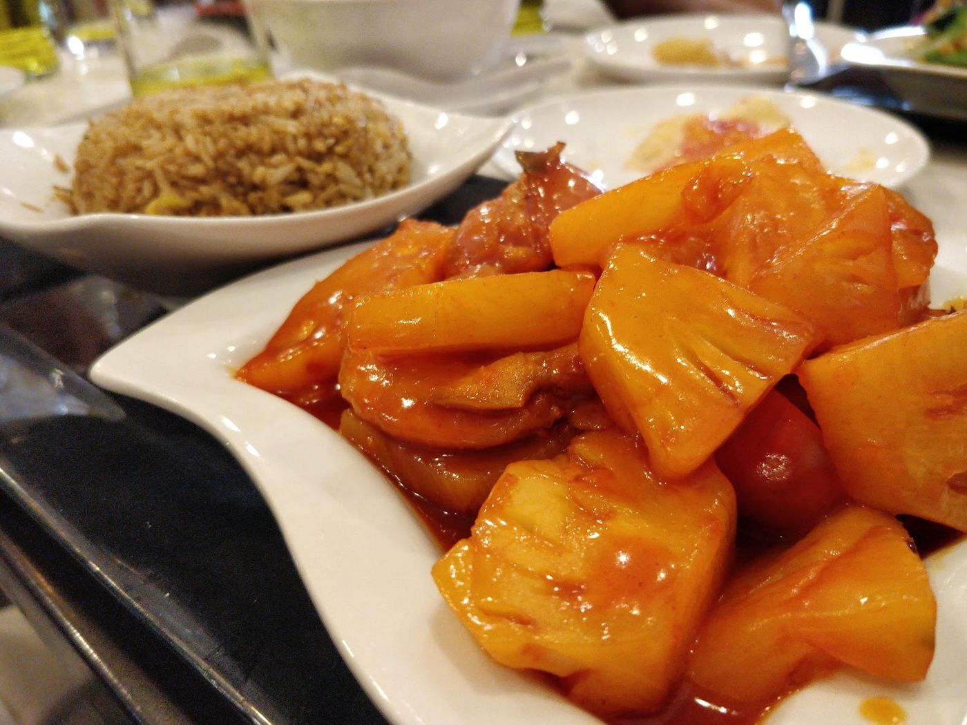 Trozos en salsa con piña — Chifa Kam Fú