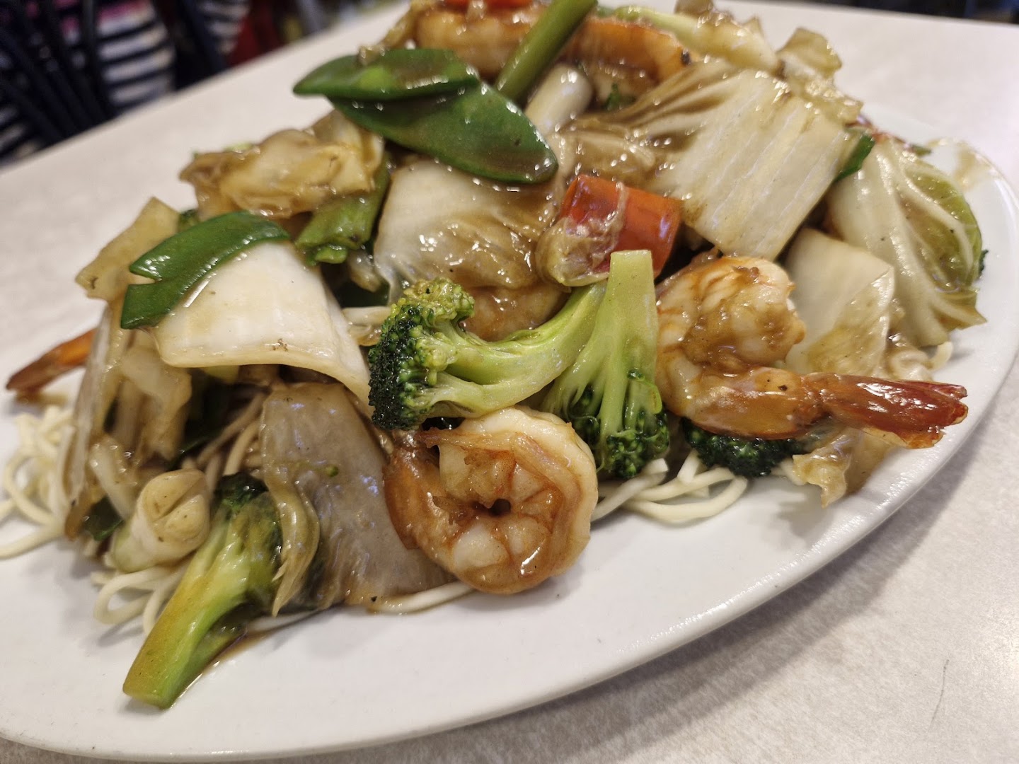 Verduras salteadas con camarón — Chifa Long Piu