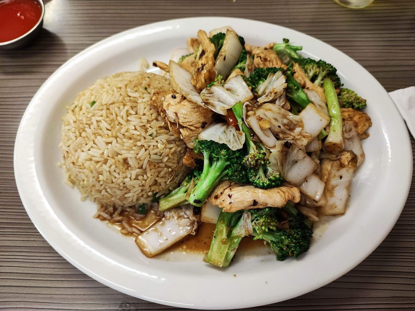 Pollo con brócoli y arroz — Chifa Ñu Fun