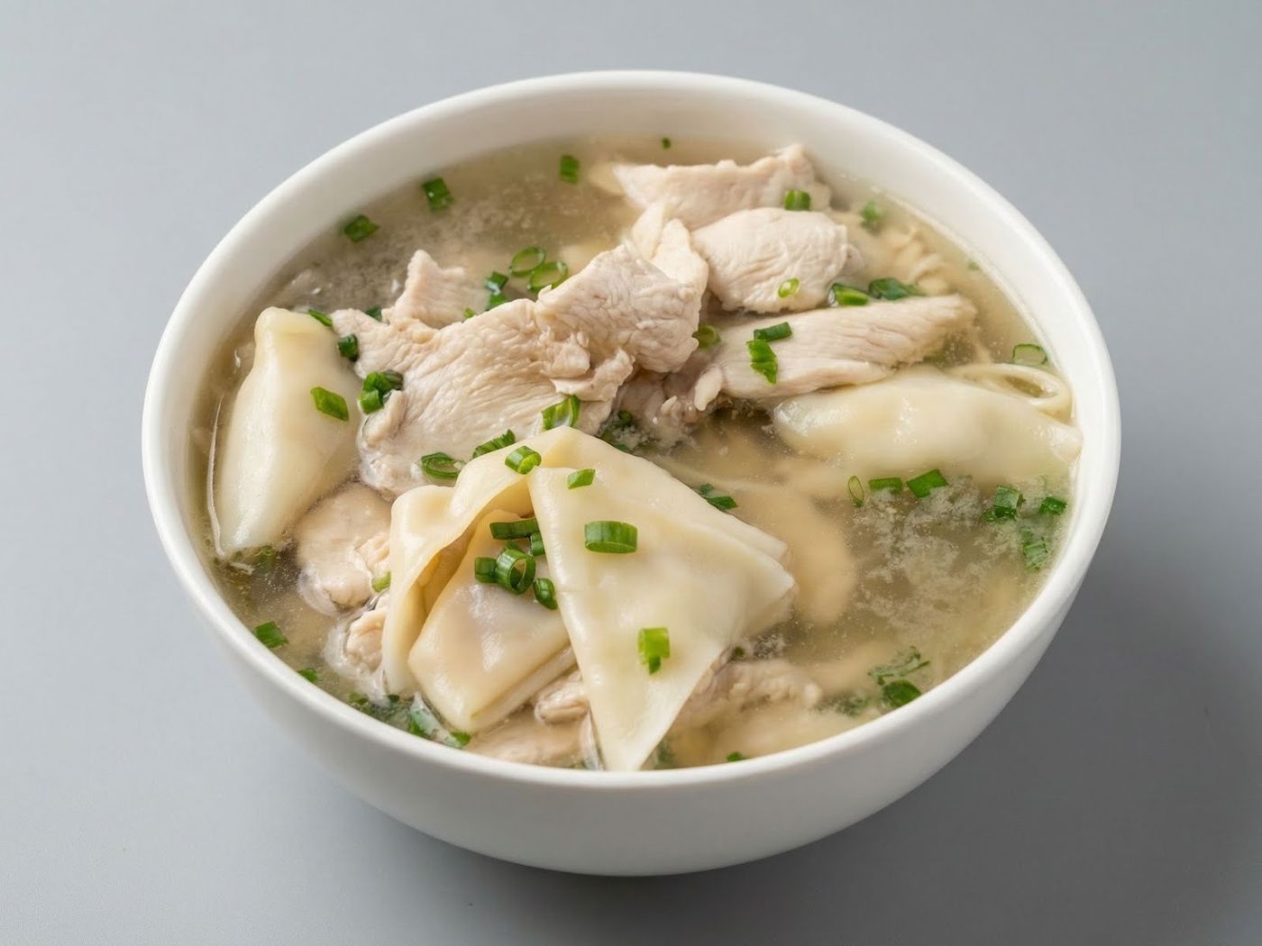 Sopa con wantanes — Chifa Ñu Fun