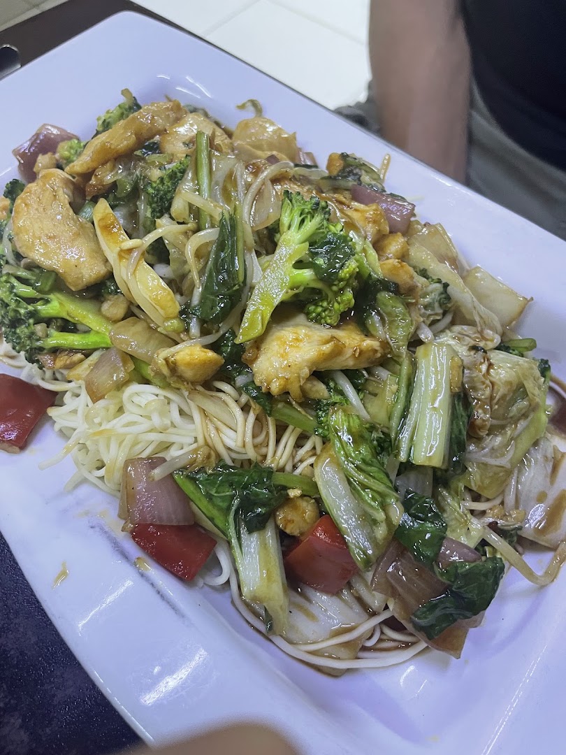 Tallarines con verduras — Chifa Taypa II - Av. Petit Thouars 1767